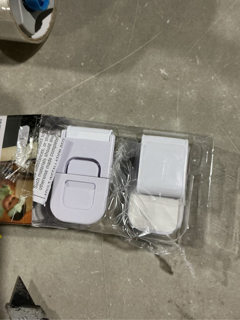 Condition photo showing Good Condition for safety 1st multi-purpose latch - color: white - 4 pack