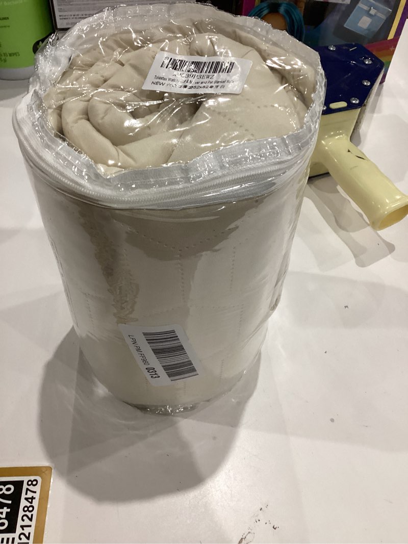 Condition photo showing Good Condition for Waterproof and Anti-Slip Dog Bed Cover and Pet Blanket Sofa Pet Bed Mat ?car Incontinence Mattress Protectors Furniture Couch Cover for Most Cats Dogs, Pets?52x82-Ivory? Ivory 52x82Inch (Pack of 1)