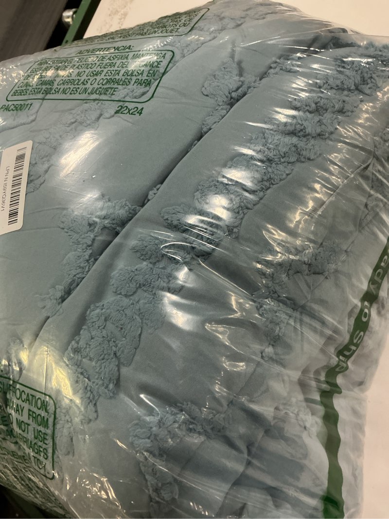 Condition photo showing As Is for (Similar item) Bedsure Boho Tufted Queen Comforter Set - Mineral Blue Boho Bedding Comforter Sets, 3 Pieces Farmhouse Shabby Chic Embroidery Bed Set, Soft Fluffy Cozy Arch Pattern Comforter for All Seasons Queen 05 - Mineral Blue - Arch Jacquard