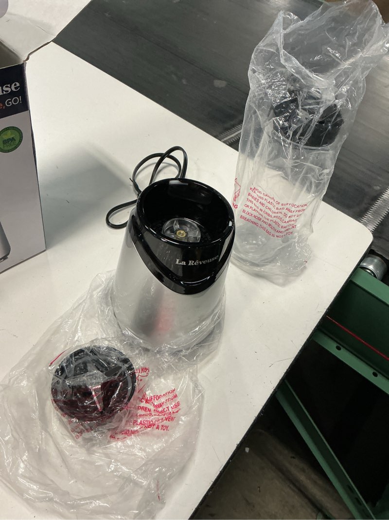 Condition photo showing Good Condition for la reveuse smoothies blender personal size 300 watts with 18 oz bpa-free portable travel sports bottle, silver