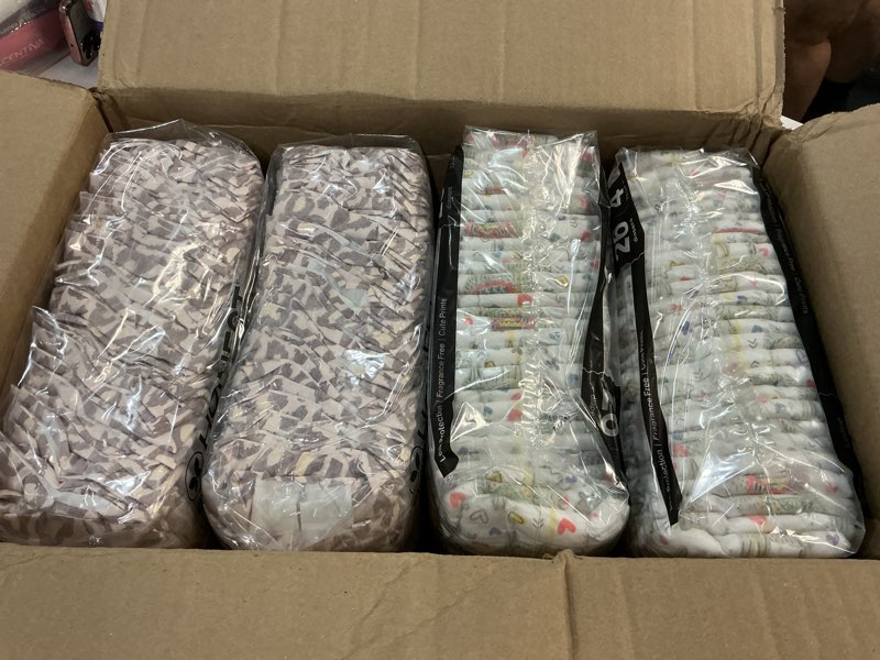 Condition photo showing New/Like New for the honest company comfort dry disposable daytime diapers for sensitive skin, hypoallergenic, wild thang + all the alpacas, super club box size 4 (22–37 lbs) 104 count size 4 (104 count) wild thang + all the alpacas