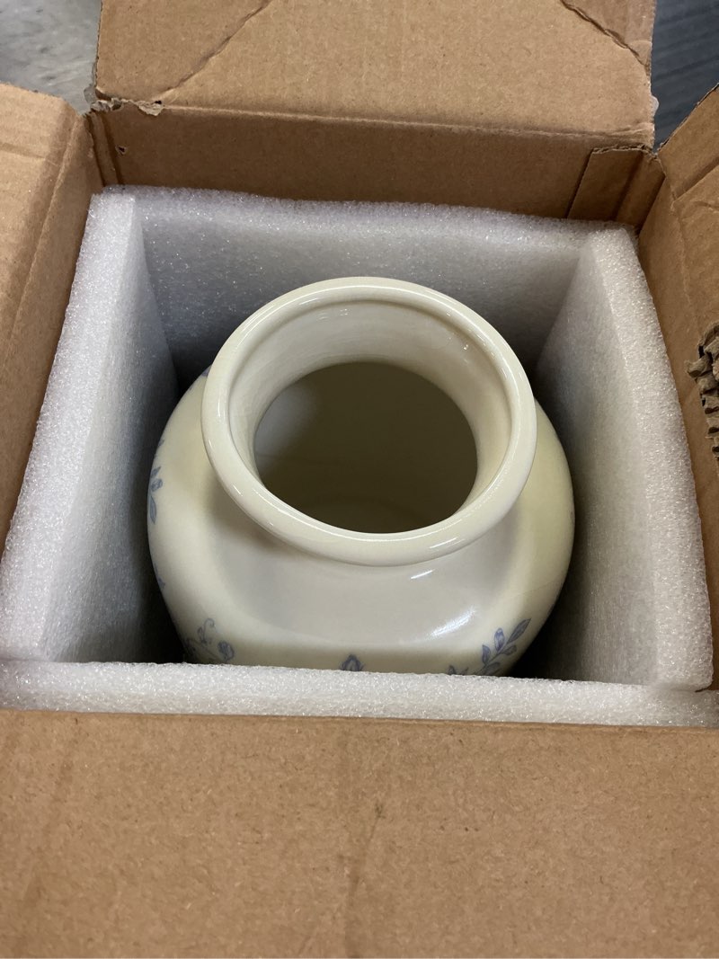 Condition photo showing Good Condition for vintage blue and white floral vase 7.8 inch retro chinoiserie rustic flower vase large ice cracked ceramic holder for home bookshelf office living room farmhouse table centerpieces decor