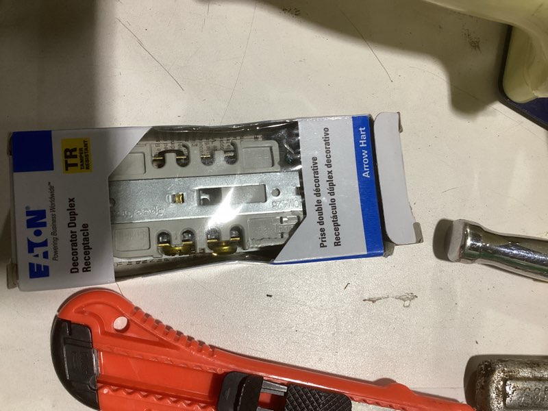 Condition photo showing Good Condition for Eaton Arrow Hart 20 -Amp 125-volt Tamper Resistant Residential/Commercial Decorator Outlet Receptacles , White Item #1614002 | 