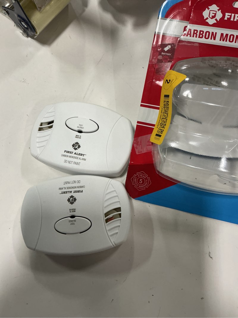Condition photo showing Good Condition for FIRST ALERT Carbon Monoxide Detector, No Outlet Required, Battery Operated, CO400, White, 2 Count (Pack of 1) 2 Count (Pack of 1) Detector