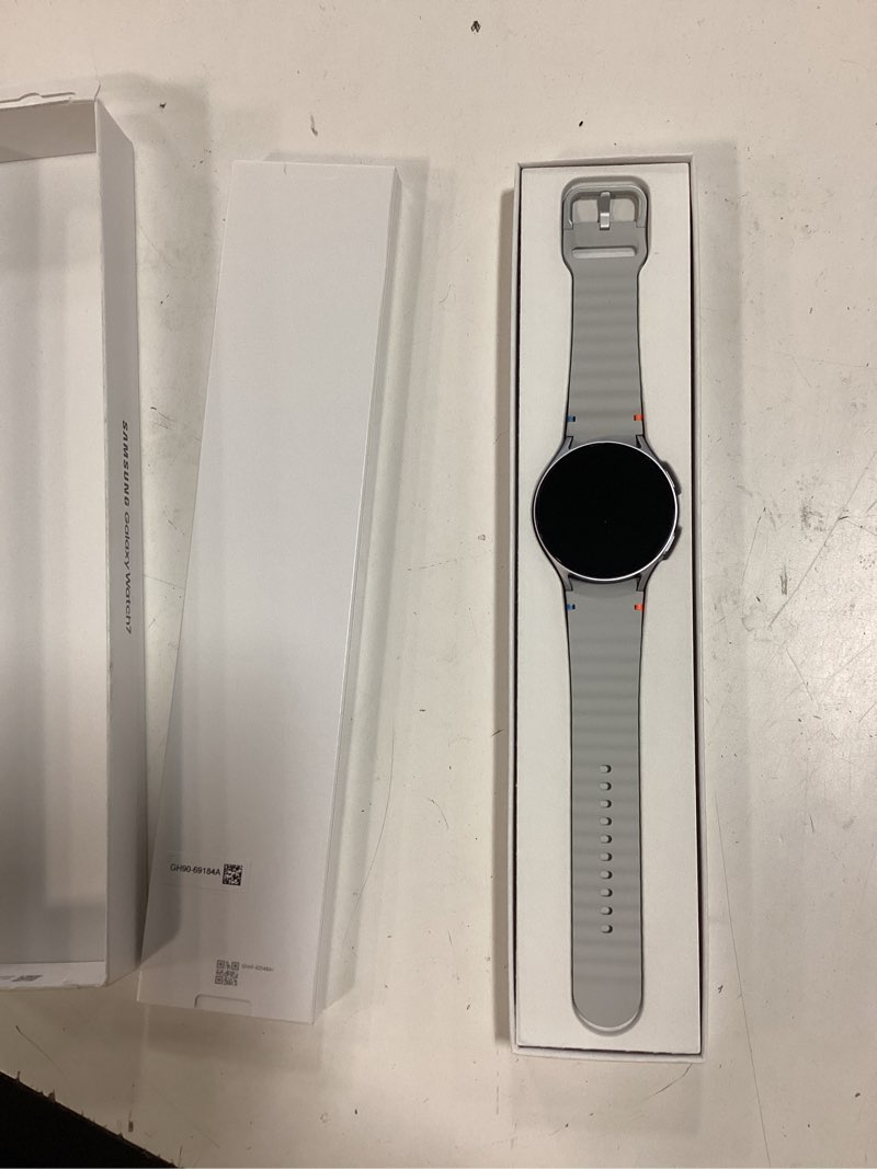 Condition photo showing New/Like New for samsung galaxy watch7 44mm smart watch, aluminum, bluetooth, silver