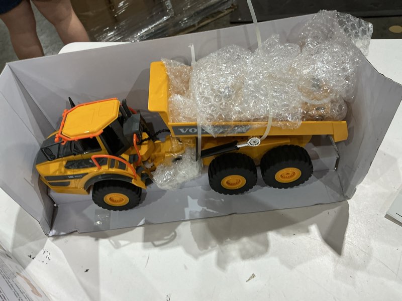 Condition photo showing Good Condition for double e volvo rc dump truck toy for kids, articulated hauler, remote control construction toys vehicles with lights, birthday gifts ideas for boys age 6 7 8 9 10 year old and up