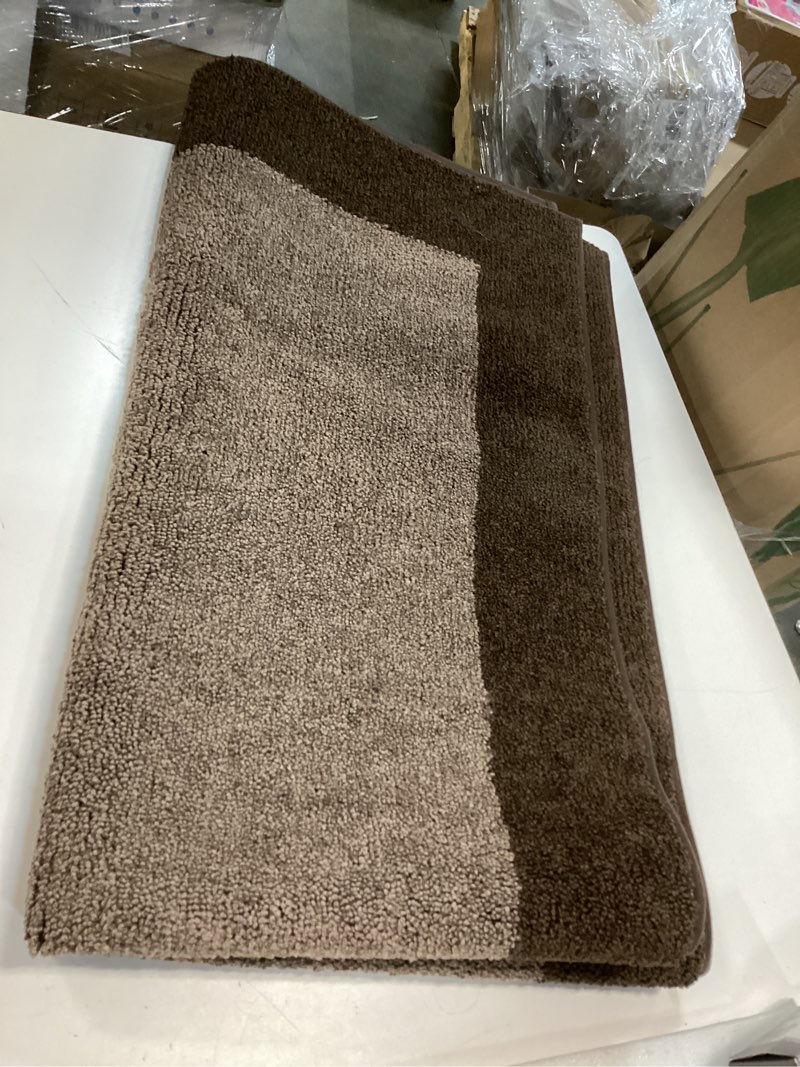 Runner area rug color dark and light bronw size 2ft.10”5ft