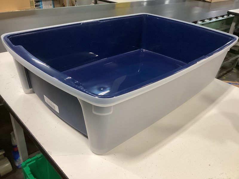 Condition photo showing New/Like New for open-top cat litter box with shield and scoop, navy