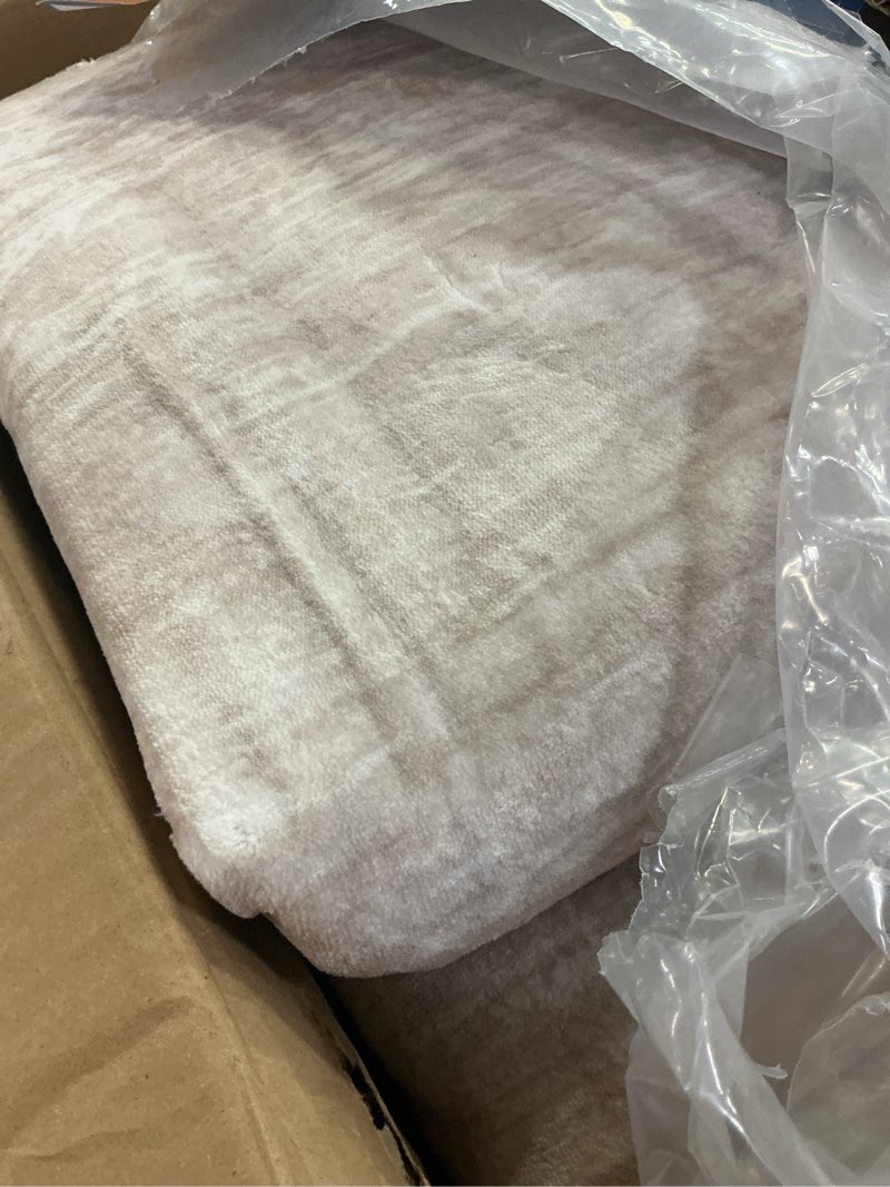 Condition photo showing Good Condition for RUGSREAL Living Room Area Rug 9x12 Machine Washable Rug Non-Slip Stain Resistant Modern Abstract Bedroom Rug Contemporary Throw Floor Carpet for Dining Room Solid Area Rug for Home Office, Beige Beige 9' x 12' (Rectangular)