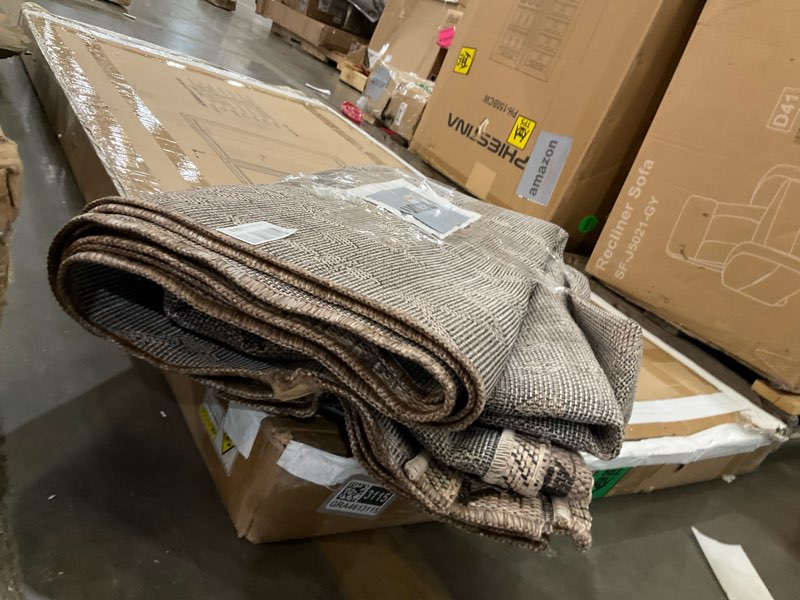 Condition photo showing Good Condition for rug