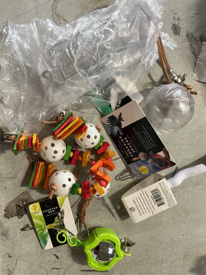 Condition photo showing New/Like New for Assortment of small pet items (Birds), Miscellaneus small, variety of items multiples pieces 5 pieces total