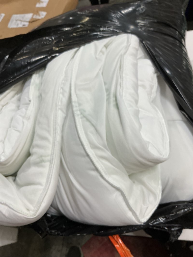 Condition photo showing Good Condition for Ultra Soft King Size Mattress Topper - Viscose Made from Bamboo Pillow Top Mattress Pad for Back Pain Relief - Naturally Cooling for Hot Sleepers, Green Green King