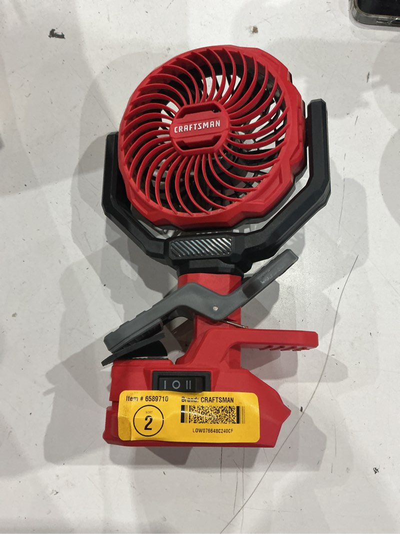 craftsman 4-in indoor desk fan, battery powered, in red and black
