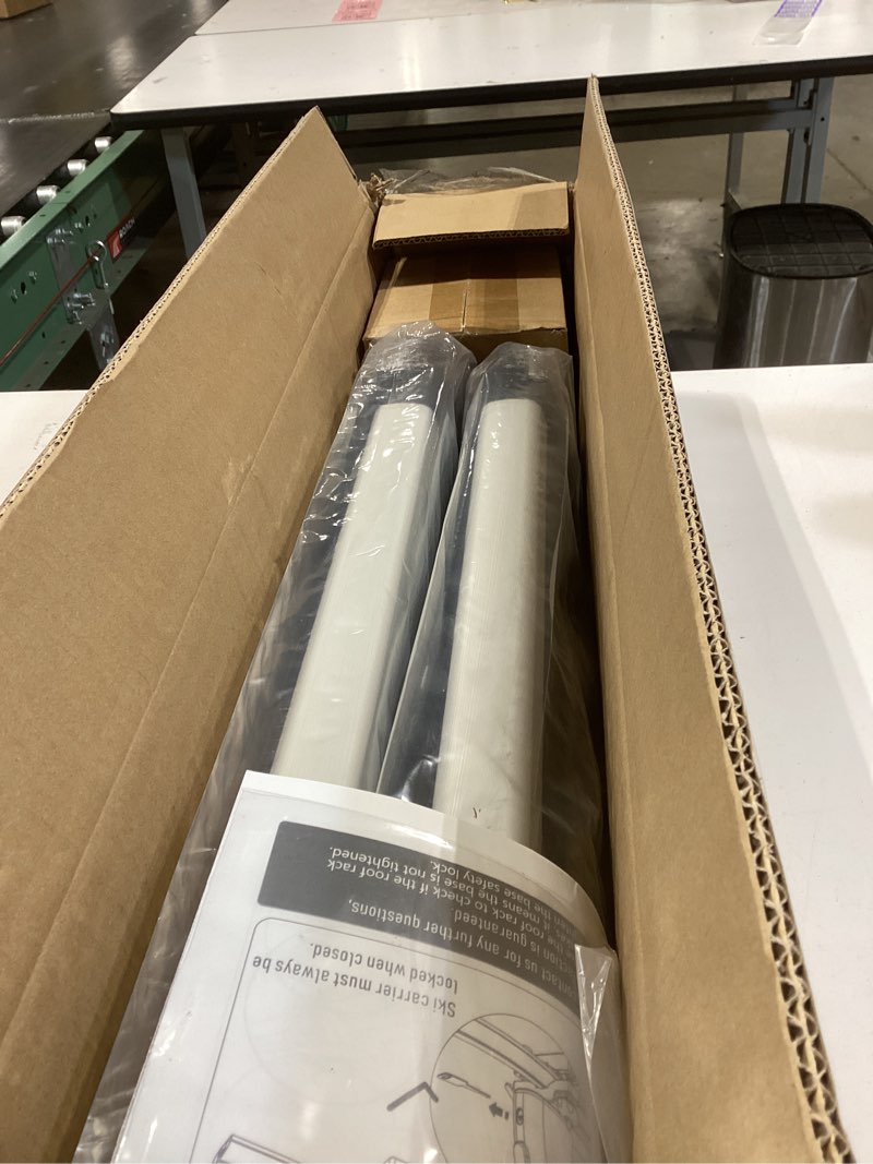 Condition photo showing Good Condition for Ski& Snowboard Roof Racks, Ski Roof Racks with Anti-Theft Lock Racks Carrier for Snowboards Universal Ski Top Holder Fits for Square/Aero/Oval Cross Bars, Silver, Large