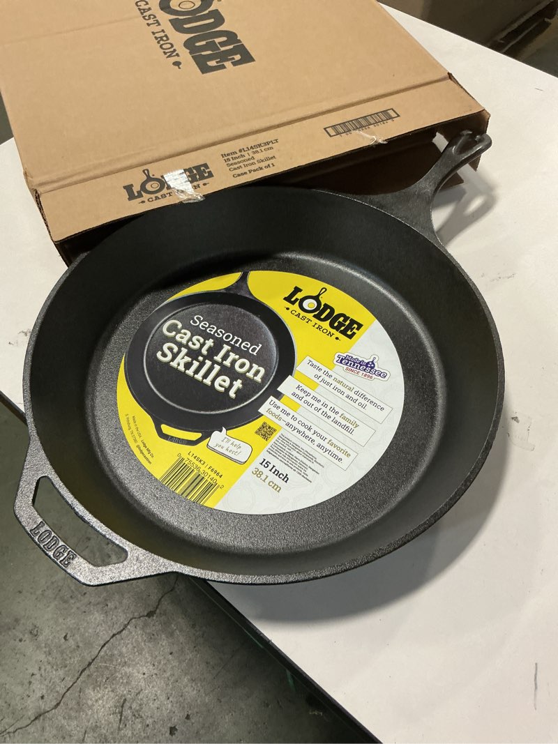 lodge 15" round seasoned cast iron skillet w/ handles