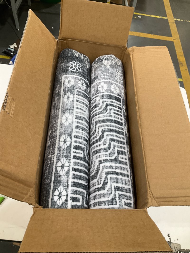 Condition photo showing Good Condition for vintage 8' x 10' washable area rug - stylish indoor rug for living, dining or bedroom - lightweight carpet with non-slip backing - foldable for easy placement and maintenance - grey 8' x 10' (rectangular) vintage-grey