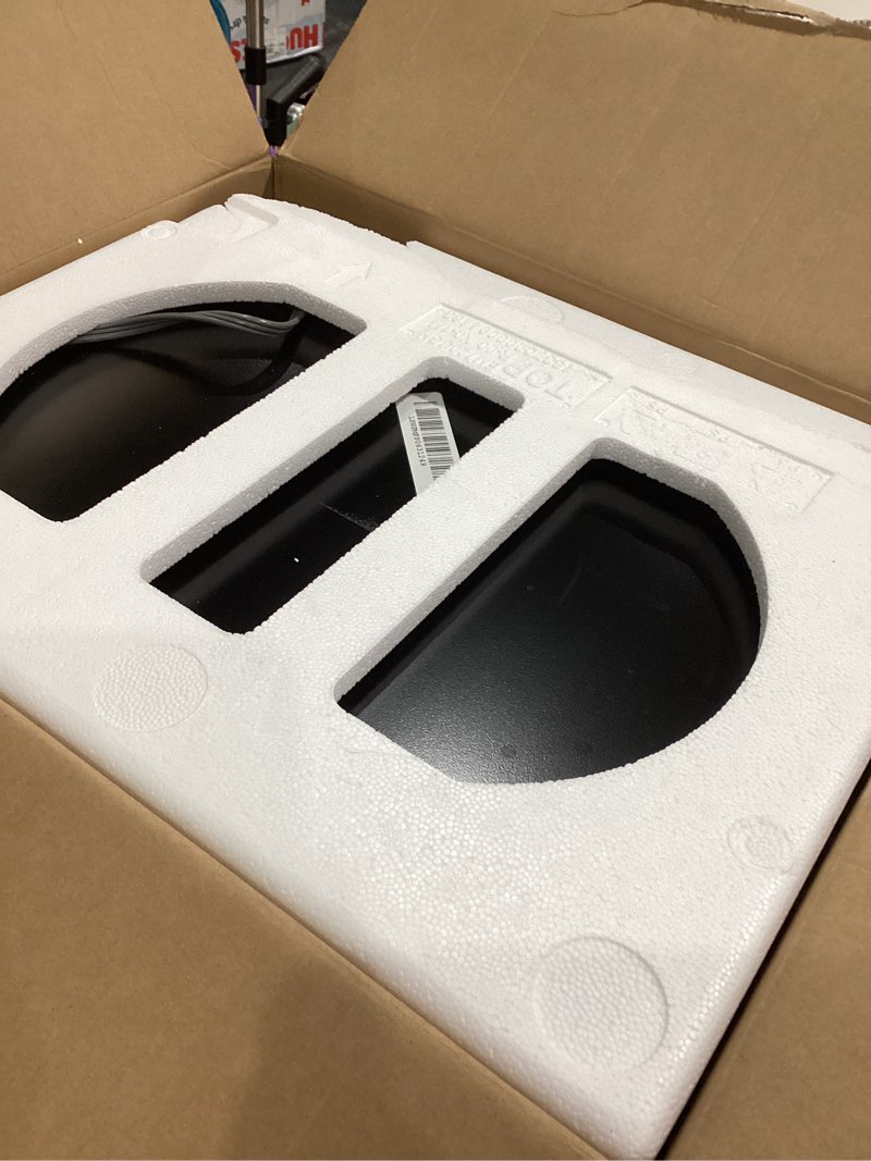 Condition photo showing Good Condition for BLACK+DECKER EM720CB7 Digital Microwave Oven with Turntable Push-Button Door, Child Safety Lock, 700W, Stainless Steel, 0.7 Cu.ft 0.7 cu. ft.