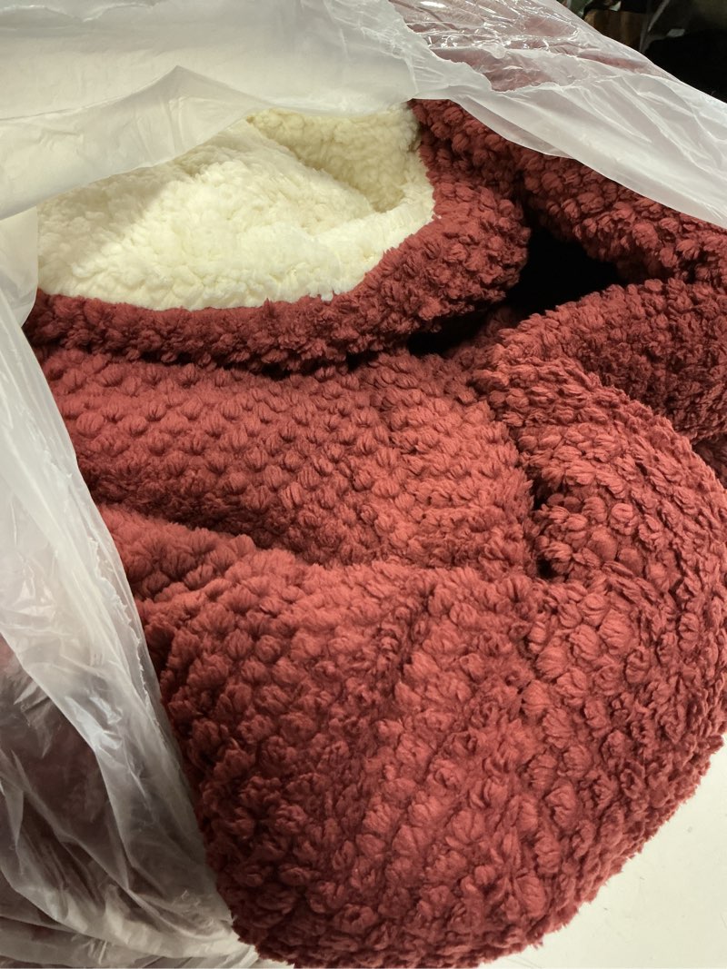 Condition photo showing As Is for LLanCL 3D Jacquard Design Comforter Set, Ultra-Soft Warm Twin Size Sherpa Fur Plush 2-Pieces Sets Lu