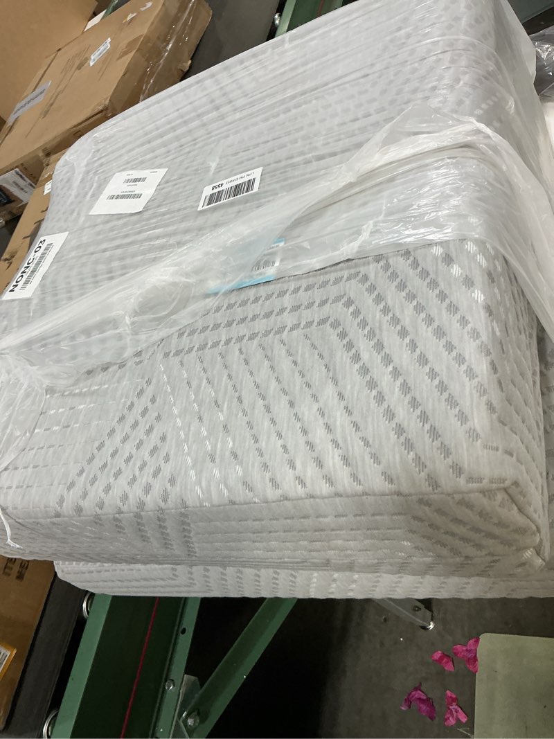 Condition photo showing Good Condition for MLILY Tri-Fold Memory Foam Mattress Topper, 4 inch Single Folding Mattress with Collapsible and Washable Cover, Travel and Guest Mat, 75"×25"×4", Grey 4 Inch Small Single