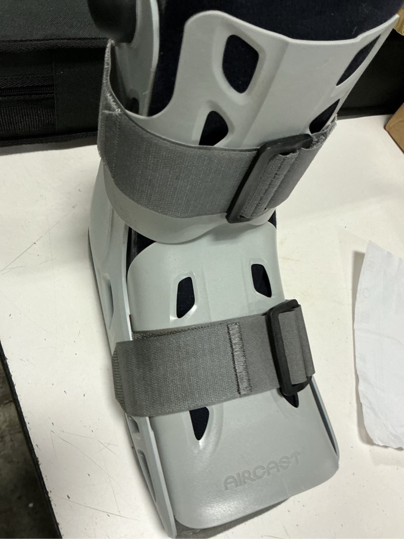 Condition photo showing Good Condition for aircast airselect walker brace/walking boot (elite, short and standard