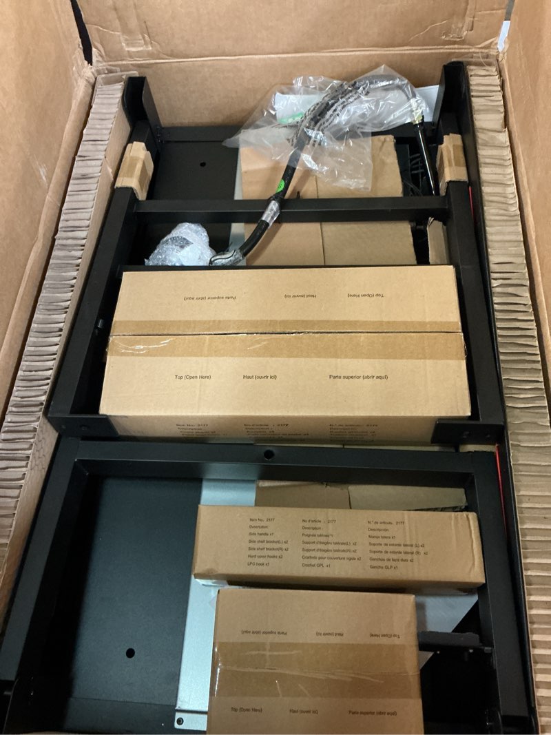 Condition photo showing Good Condition for blackstone 4-burner 36" griddle cooking station with hard cover