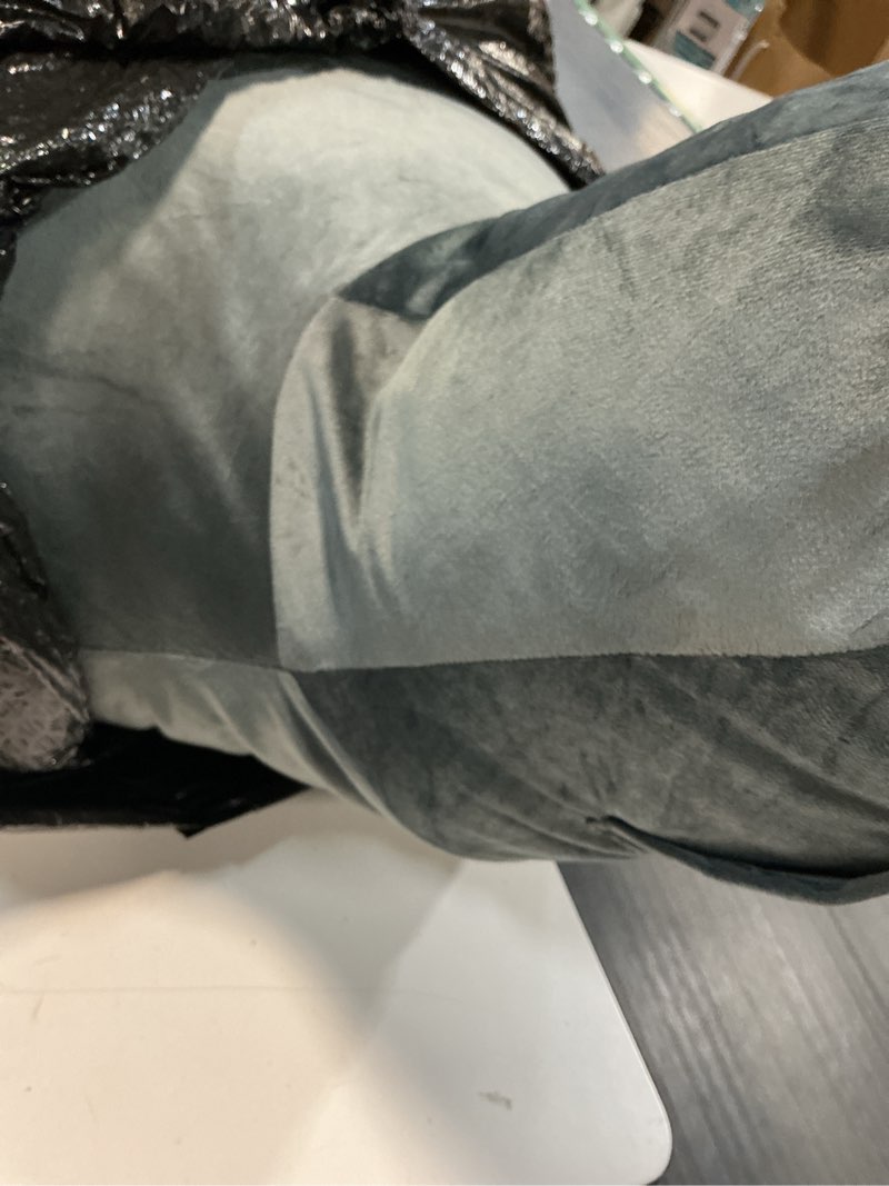 https://lotting-media.assets.bidfta.com/lotting_40946b73-f055-4427-97a8-0ff947de16ef