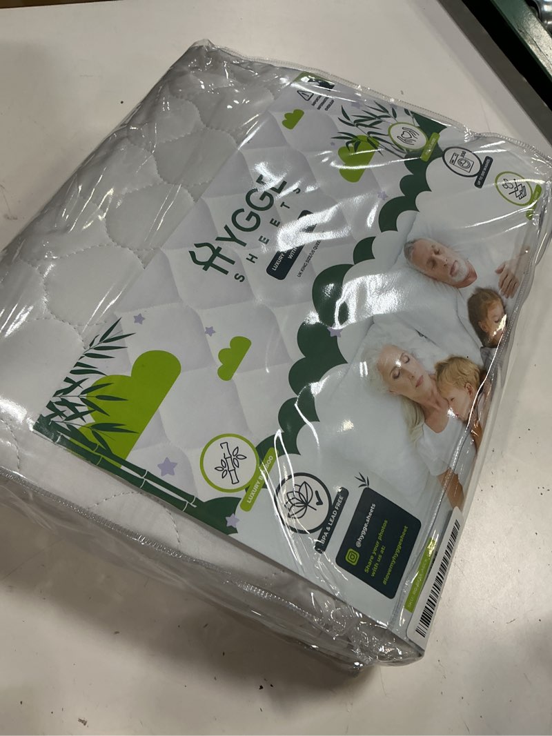 Condition photo showing New/Like New for hygge sheets®? organic washable incontinence bed pads with tucks - 100% waterproof reusable mattress protector underpads - rayon derived from bamboo - queen queen 1