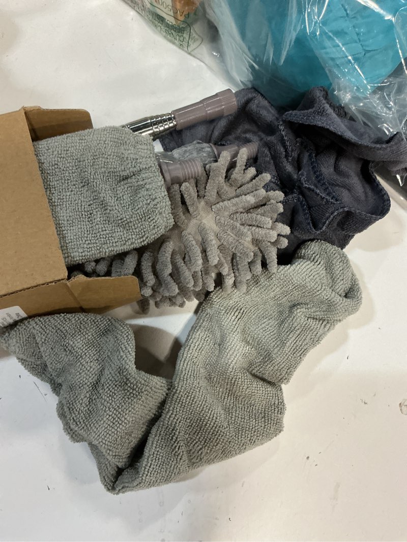 Condition photo showing Good Condition for Microfiber Duster Kit (11PCS) - Washable Dusters with Extension Pole (30 to 100 in) for Cleaning Ceilings, Fans, Furniture