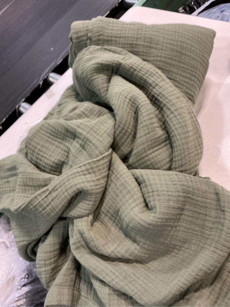 Condition photo showing Good Condition for quince european linen gauze duvet cover in olive king 