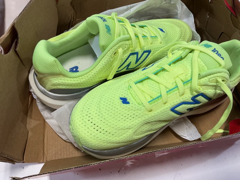 Condition photo showing Good Condition for new balance women's 1080 v15 running shoe 8.5 afterglow/blue bird