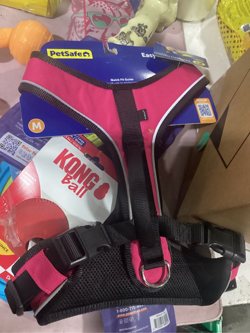 Condition photo showing Good Condition for assorted medium dog items 