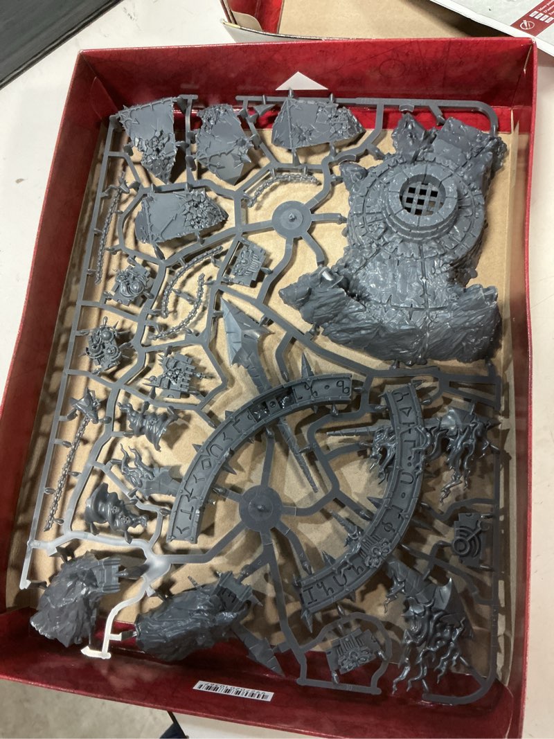 Condition photo showing Good Condition for warhammer age of sigmar - slaves to darkness - nexus chaotica