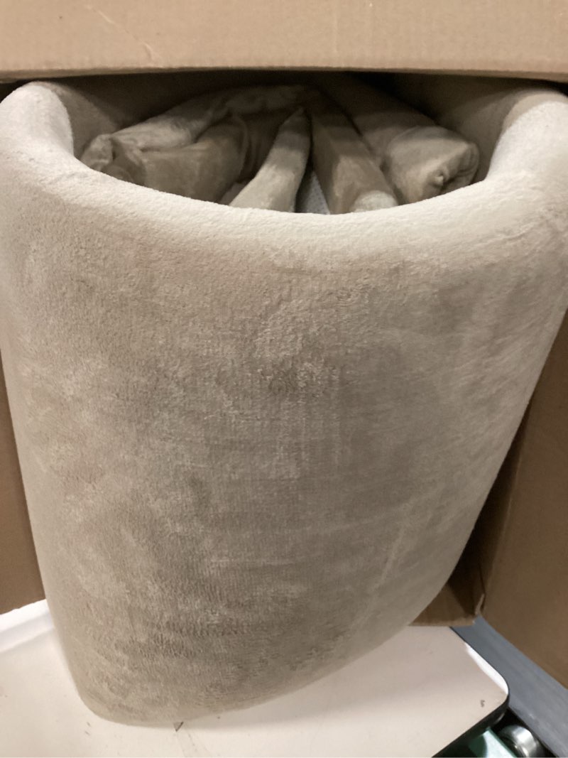 Condition photo showing As Is for (Similar product) Dog Beds Crate Pad for Medium/Large Dogs Ultra Soft Dog Crate Bed Washable & Anti-Slip Kennel Pad for Dogs Cozy Sleeping Mat,Cream 36inch 36.0\"L x 23.0\"W x 1.0\"Th cream