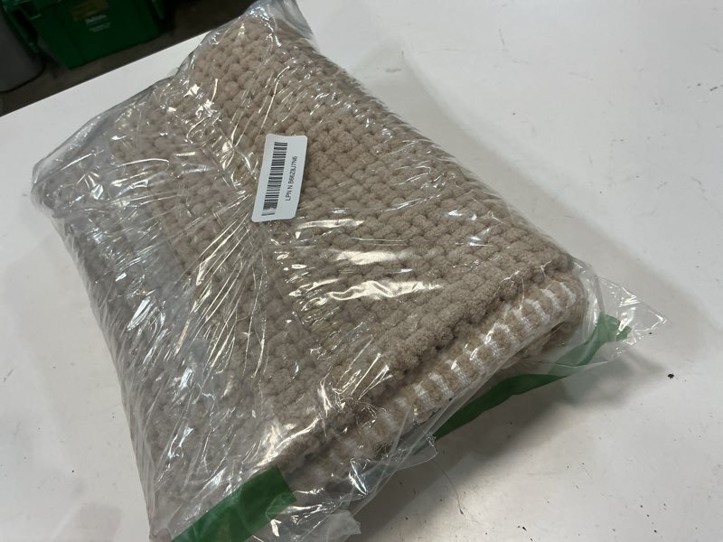 Condition photo showing Good Condition for dexi bathroom rugs 24x36, non slip washable bath mat, absorbent chenille bathmat, ultra soft thick carpet for tub shower floor, beige