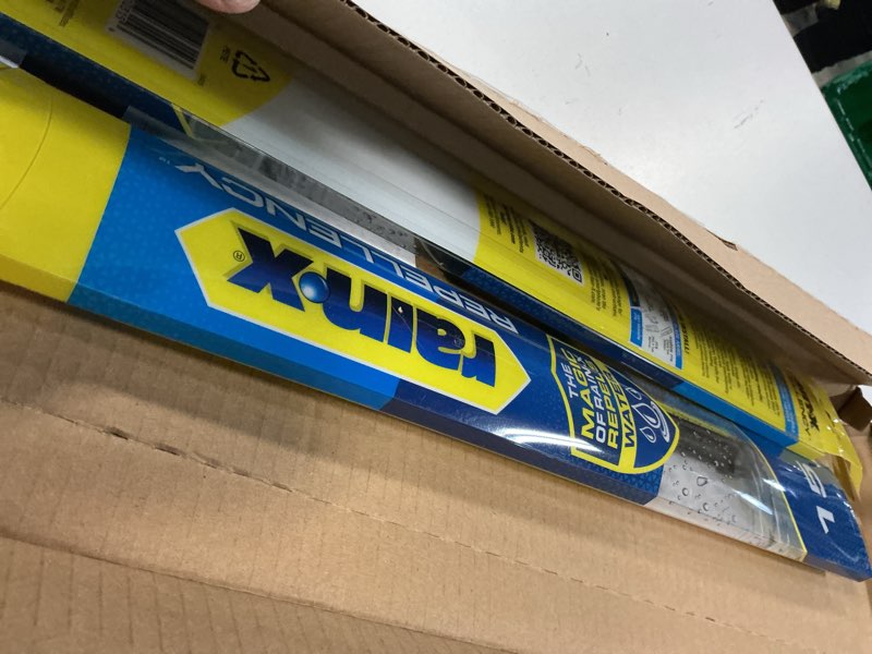 Condition photo showing Good Condition for rain-x 810357 repellency water repellent wiper blades, 15" windshield wipers (pack of 2), all weather streak-free for enhanced visibility w/water repellency formula [amazon exclusive] 15" and 15" water repellency