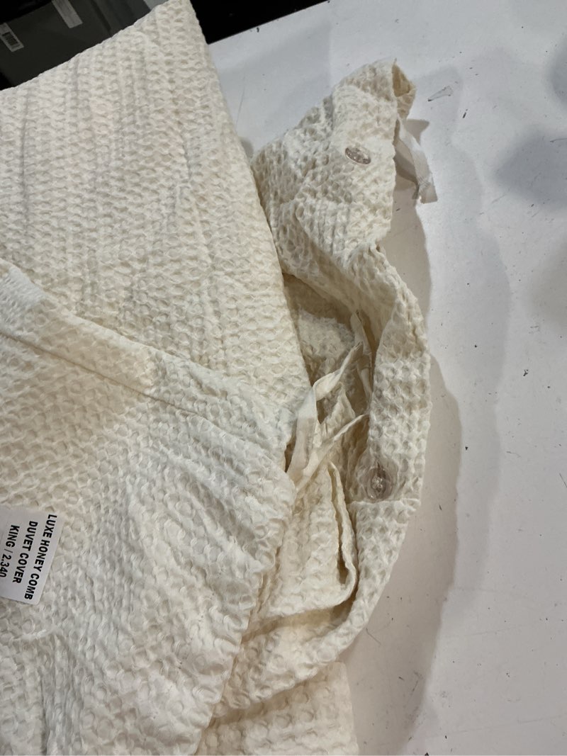 Condition photo showing Good Condition for organic luxe honeycomb duvet cover set