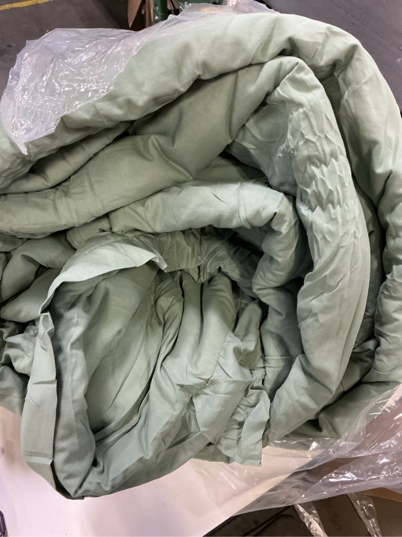 Condition photo showing As Is for (Similar)ROSGONIA Full Size Comforter Sets for Girls Boys Teens Sage Green, 3pcs(1 Comforter & 2 Pillowcases), Soft Kids Comforter Sets All Season Dorm Bedding Full Comforter 79\"x90\" Sage Green