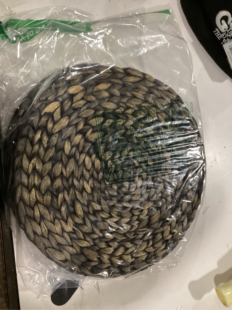 Condition photo showing Good Condition for 6 Pack, Round Woven Placemats, Natural Water Hyacinth Wicker Place mats, Braided Straw Table Mats fo