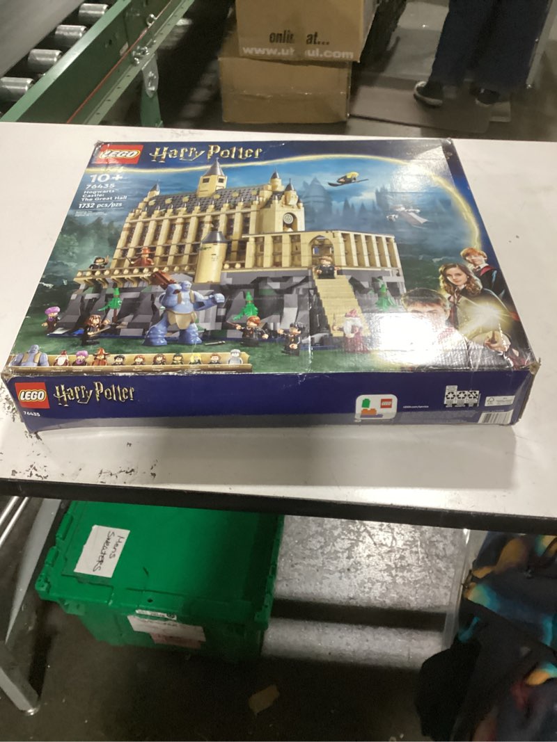 Condition photo showing New/Like New for LEGO Harry Potter Hogwarts Castle: The Great Hall, Castle Toy Playset with 11 Minifigures, Harry Potter Collectible, Magical Gift for Boys, Girls or Any Fan, Harry Potter Toy for 10 Year Olds, 76435