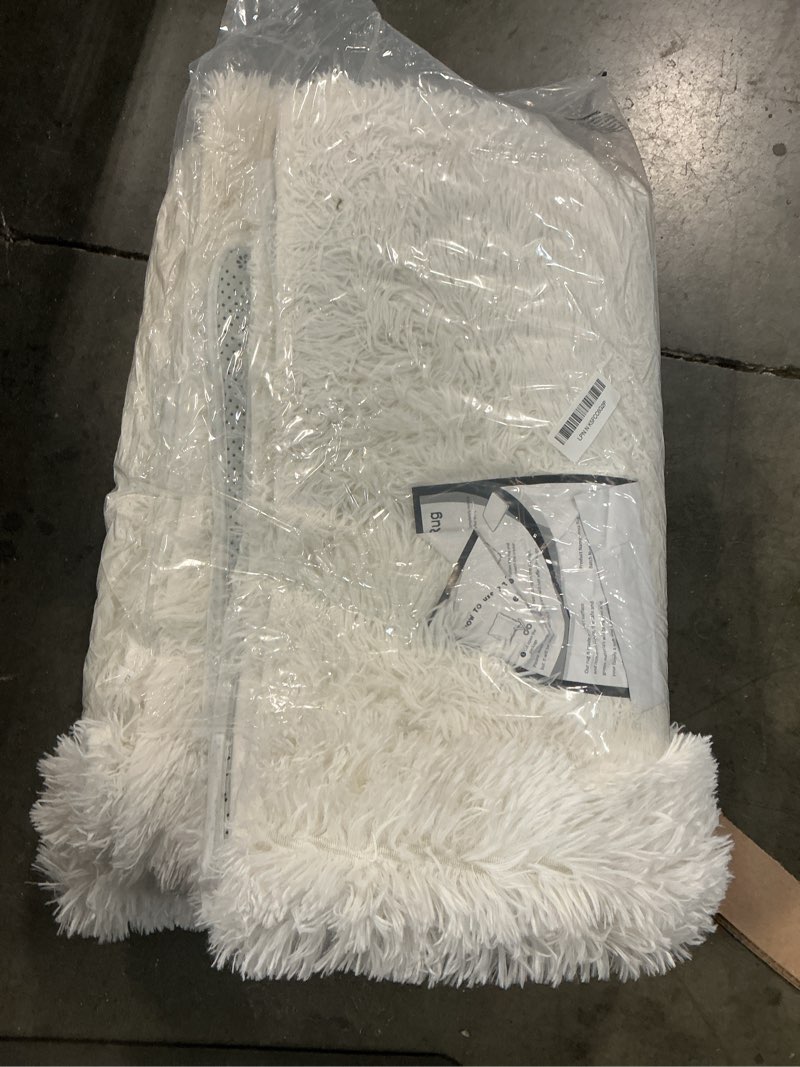 Condition photo showing Good Condition for Similar Ophanie White Rugs for Bedroom Fluffy, 4x6 Nursery Soft Fuzzy Shag Plush Shaggy Bedside Area Rug, Living Room Carpet for Girls Kids Baby Teen Dorm Home Decor Aesthetic 4' x 6' (Rectangular) 4- White