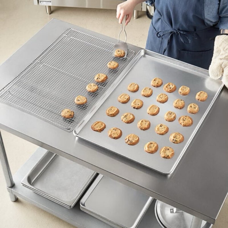 Choice Full Size 18" x 26" 19 Gauge Wire in Rim Aluminum Bun Pan / Sheet Pan