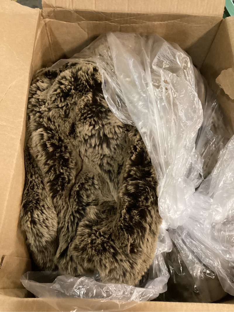 Condition photo showing Good Condition for Faux Fur Throw Blanket, Super Thick Warm Cozy Heavy Blankets for Couch Bed Sofa, Plush Fuzzy Elegant Soft Reversible Mink Blanket for Living Room Bedroom