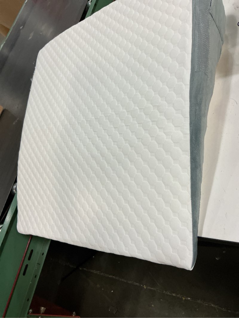Condition photo showing Good Condition for Sealy SealyChill Wedge Specialty Firm Memory Foam Bed Pillow