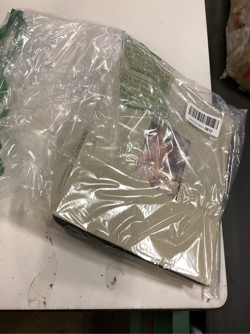 Condition photo showing Good Condition for Ywlake Photo Album 4x6 400 Pockets, Linen Photo Albums Holds 400 Vertical Pictures Only Beige 400 Vertical Pockets Beige