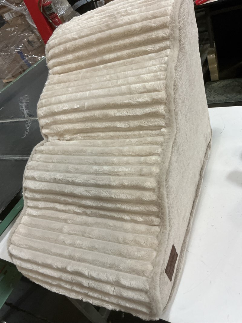 Condition photo showing Good Condition for Pet Steps & Ramps Dog (similar). 