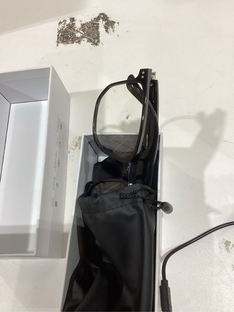 Condition photo showing Good Condition for AI Smart Glasses for Women Men, Photochromic Lenses, Real-time translation via APP, Supporting 160+ Languages, Indoor & Outdoor Multi-Functional Bluetooth Glasses,Translation Glasses for Trade, Travel UF-11-AI-Black