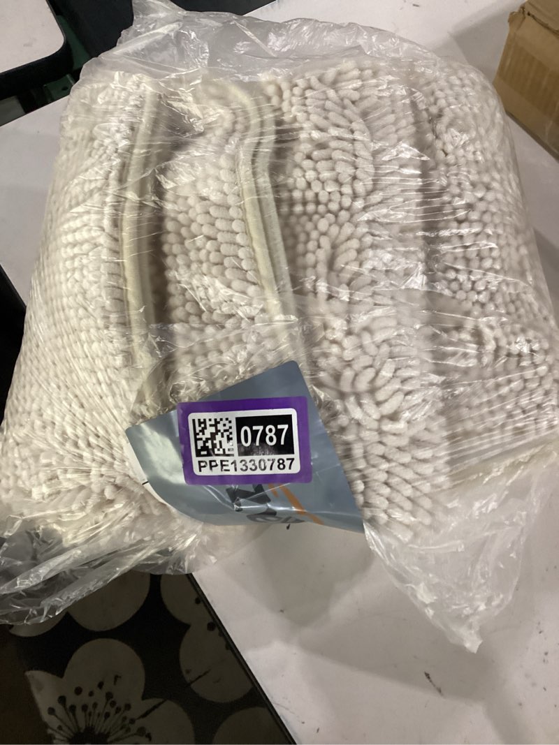 Condition photo showing Good Condition for smiry dog door mat for muddy paws 36x24, absorbent dirt trapper, non-slip washable chenille entryway rug for inside floor, ivory, classic solid classic solid ivory 36"x24"