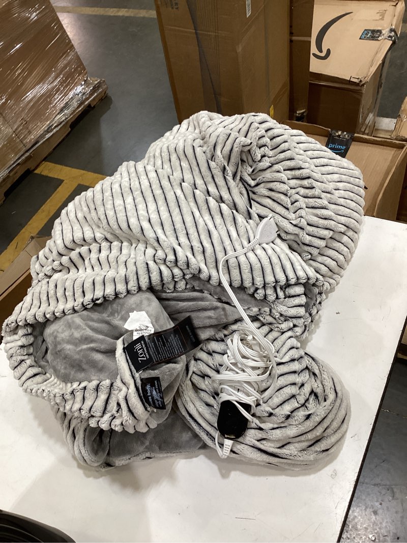 Condition photo showing Good Condition for zonli 20lbs weighted blanket for adults sleeping, double-sided all season reversible 75d cooling mesh & warm ribbed microfiber, 48\"x72\" black awhitenn contrast color, machine washable black and white 48\"x72\",20lbsd