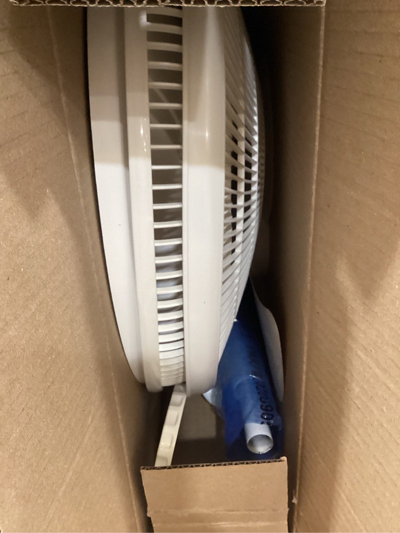 Condition photo showing Good Condition for lasko 2520 oscillating stand fan,white 16 inch