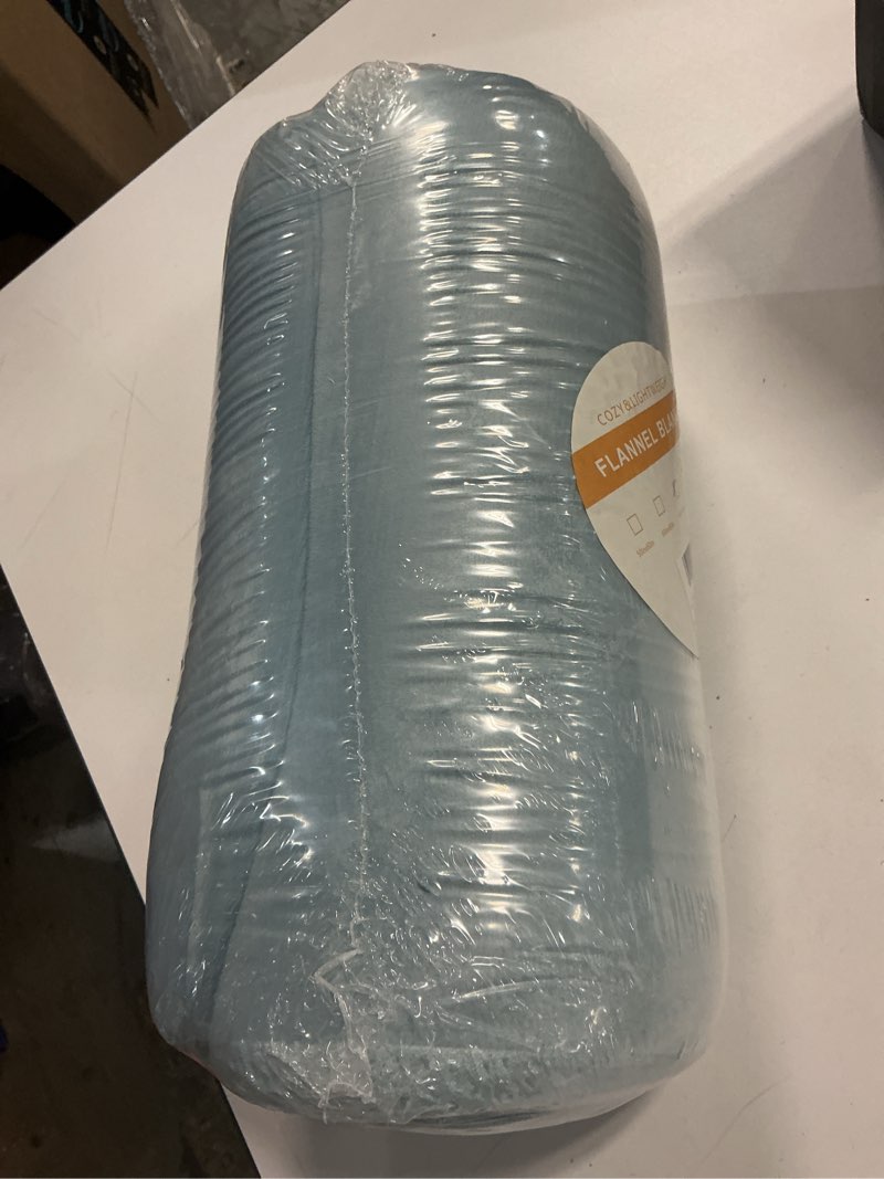 Condition photo showing New/Like New for KAWAHOME Sherpa Fleece King Size Blanket for Bed - Extra Warm and Heavy Thick Blankets for Winter, Super Soft 500GSM Plush Blanket, 108" X 90" Spa Blue